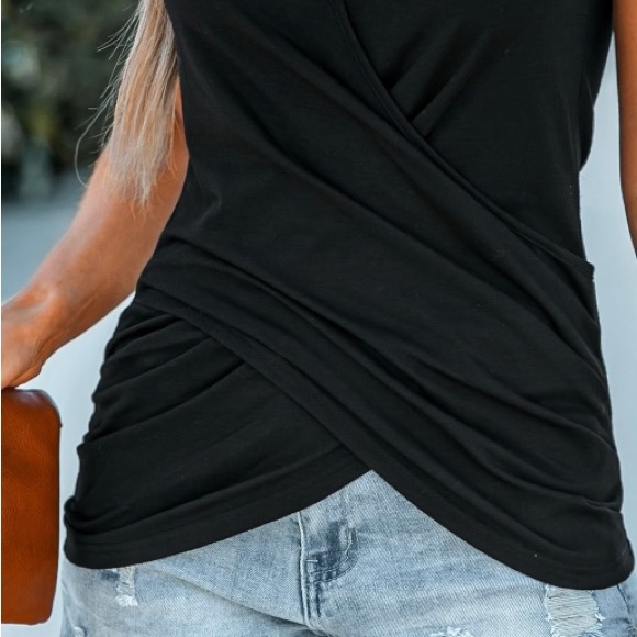 Cupshe black sleeveless top - Picture 2 of 3